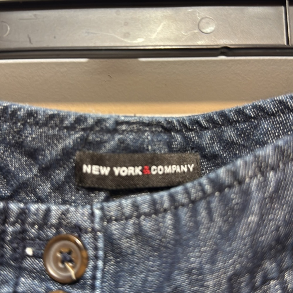 New York & Company Blue Denim Capri Pants - Picture 2 of 8